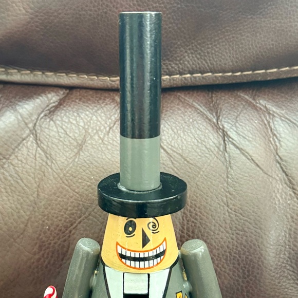 The Mayor with Candy Cane Wooden Nutcracker Disney A Nightmare Before Christmas - Picture 3 of 15